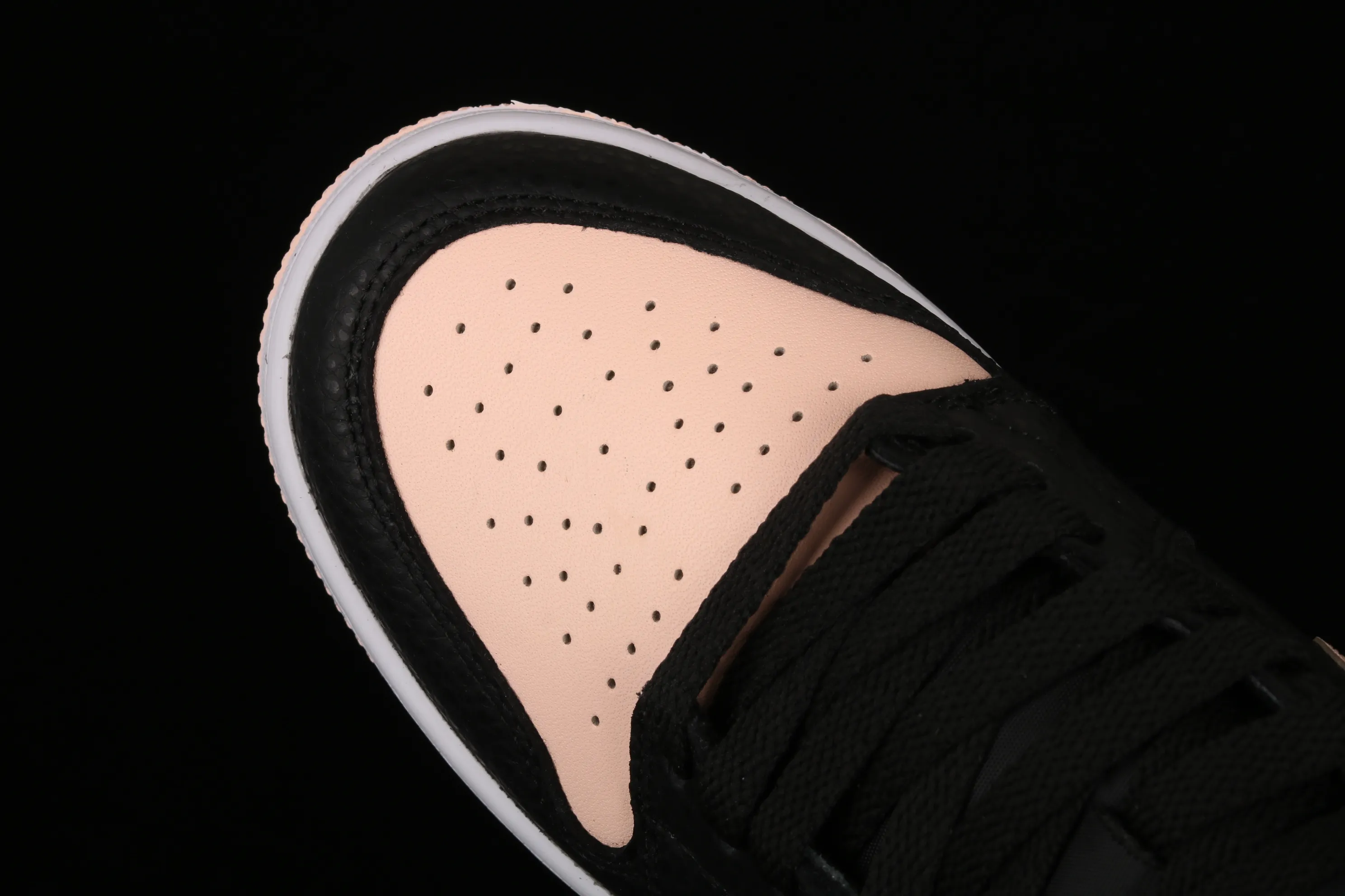 All Categories Air Jordan Jordan Series Basketball Shoes Air Jordan 1 High Air Jordan 1 "Crimson Tint" AJ1 Joe 1 Black Pink Litchi Pattern Women's Shoes 555441-081